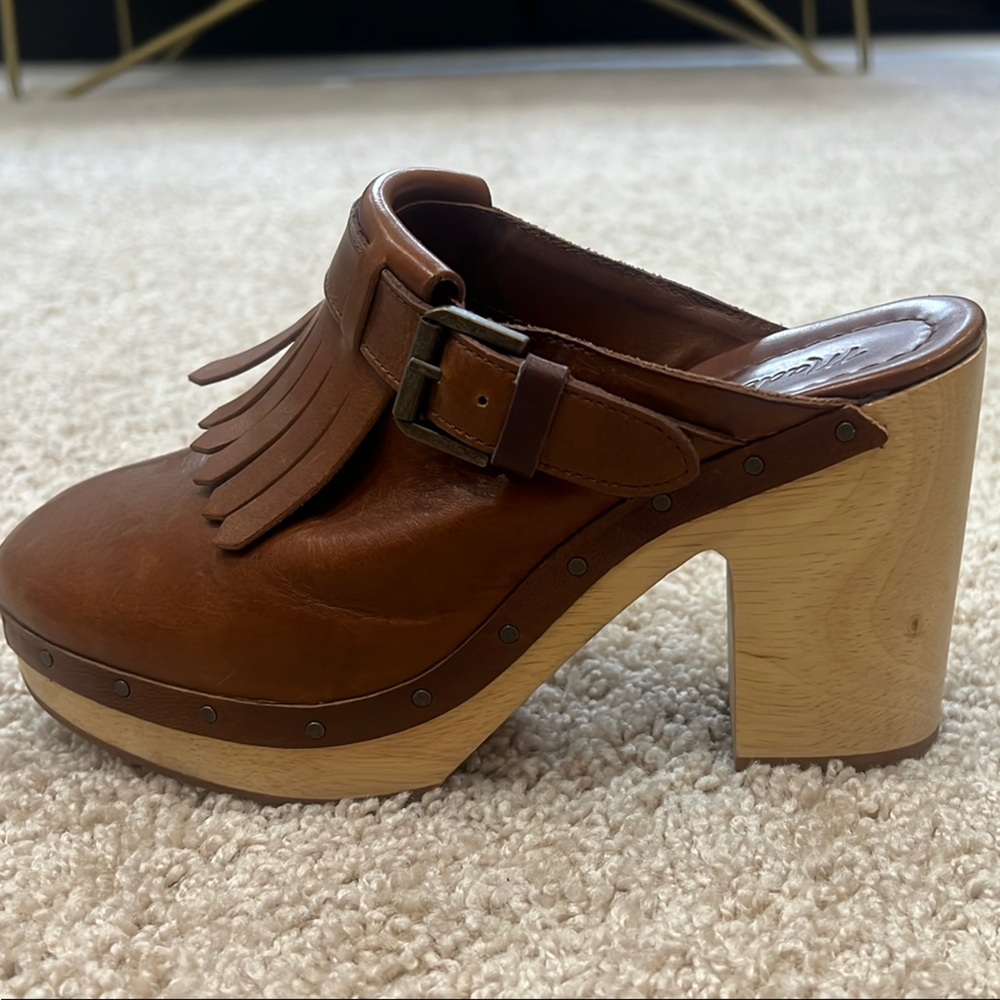 Madewell Brown Leather Mules Sleek Design